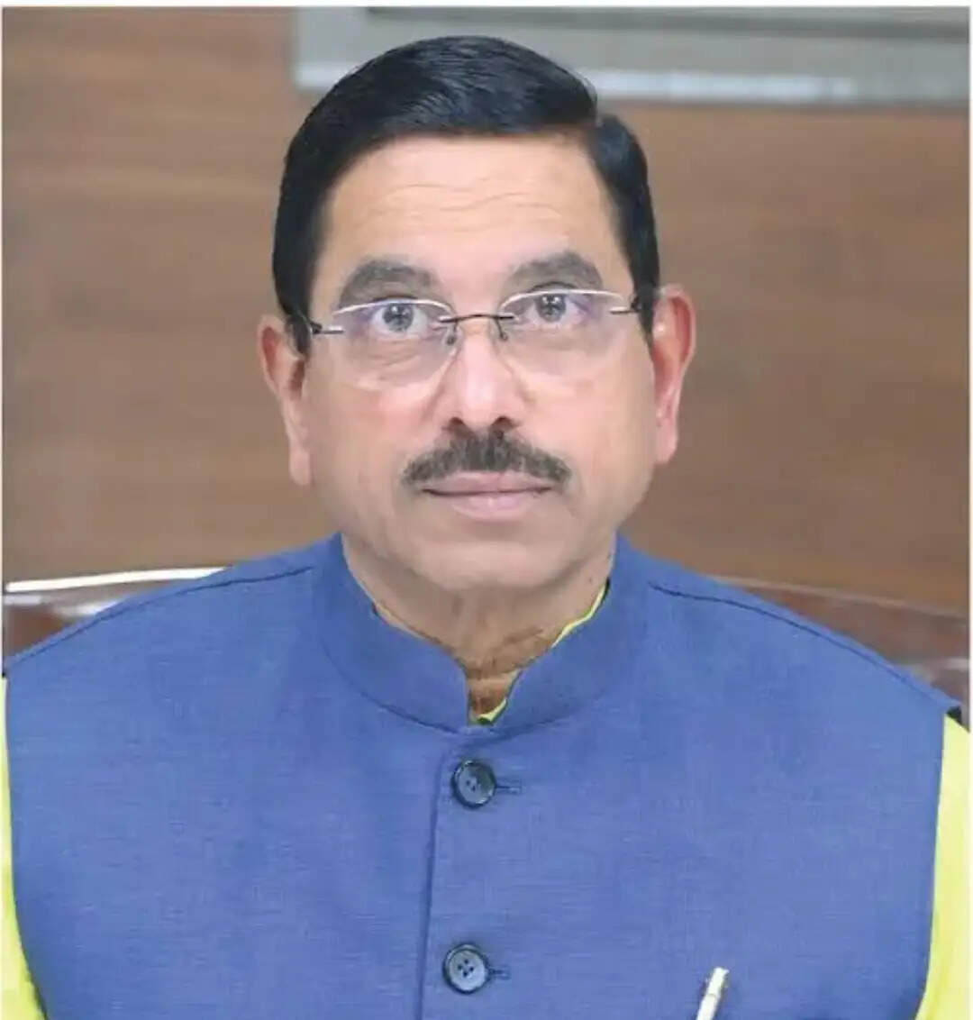 (अपडेट) धर्मेंद्र प्रधान का इस्तीफा मंजूर, प्रह्लाद जोशी को शिक्षा मंत्रालय का अतिरिक्त प्रभार