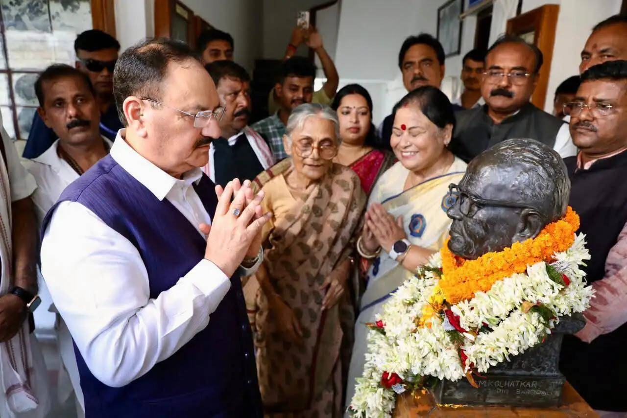 केन्द्रीय मंत्री जे.पी. नड्डा ने लोकनायक जयप्रकाश नारायण को किया नमन, कहा—लोकतंत्र की रक्षा का संदेश आज भी प्रासंगिक