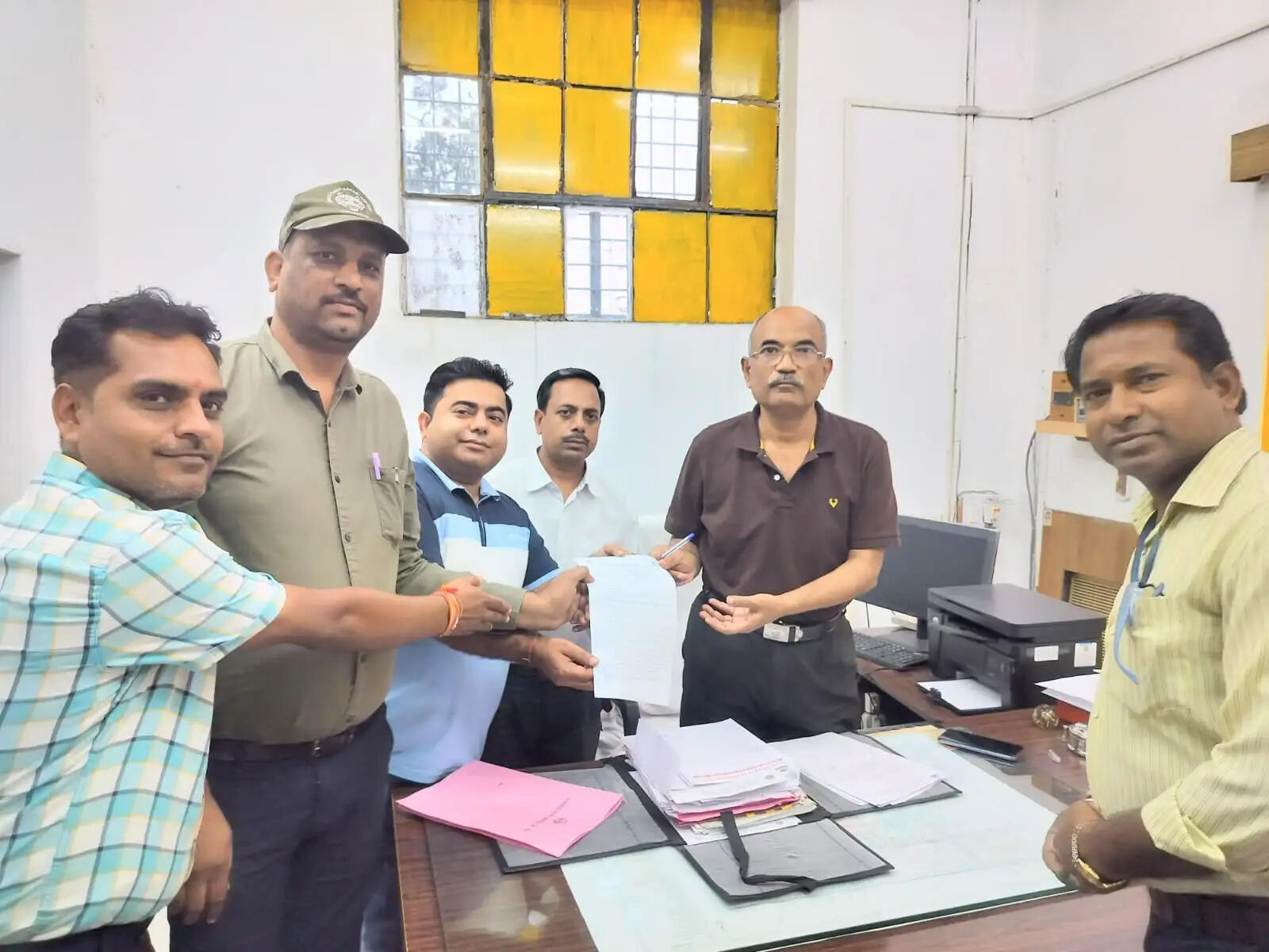अनूपपुर: आउटसोर्स को संविदा कर्मचारी घोषित करने की मांग, विद्युत कर्मचारी संगठन शुक्रवार को करेंगे धरना प्रदर्शन