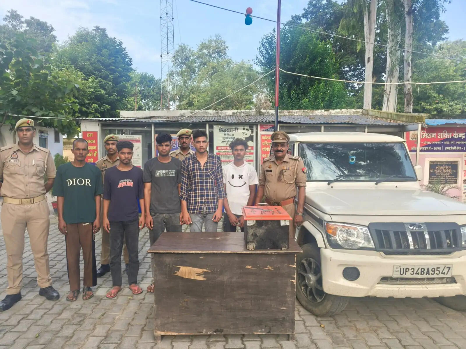ई-रिक्शा की बैटरी चोरी करने वाले गिरोह के पांच अपराधी गिरफ्तार