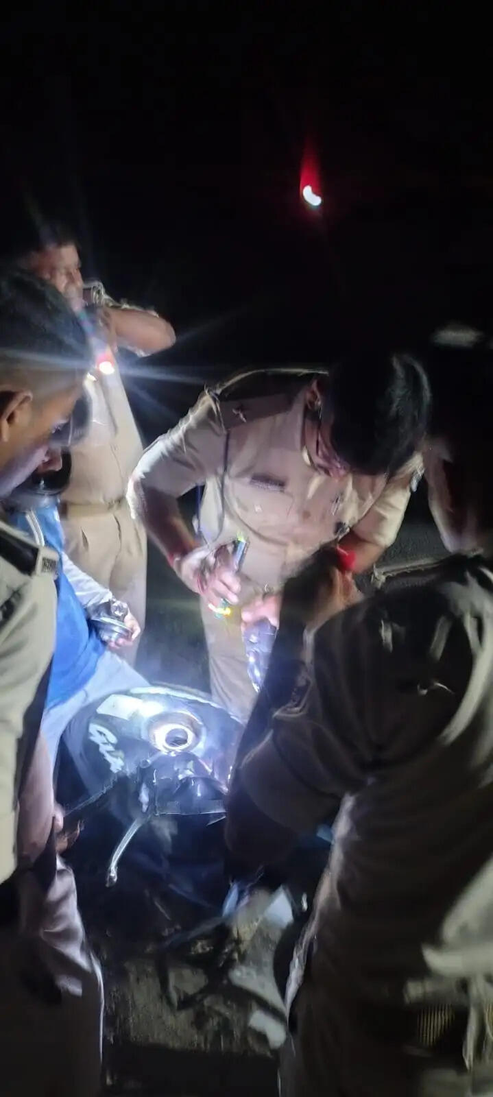 सारण में पुलिस ने देर रात होटलों और हॉस्टलों की तलाशी
