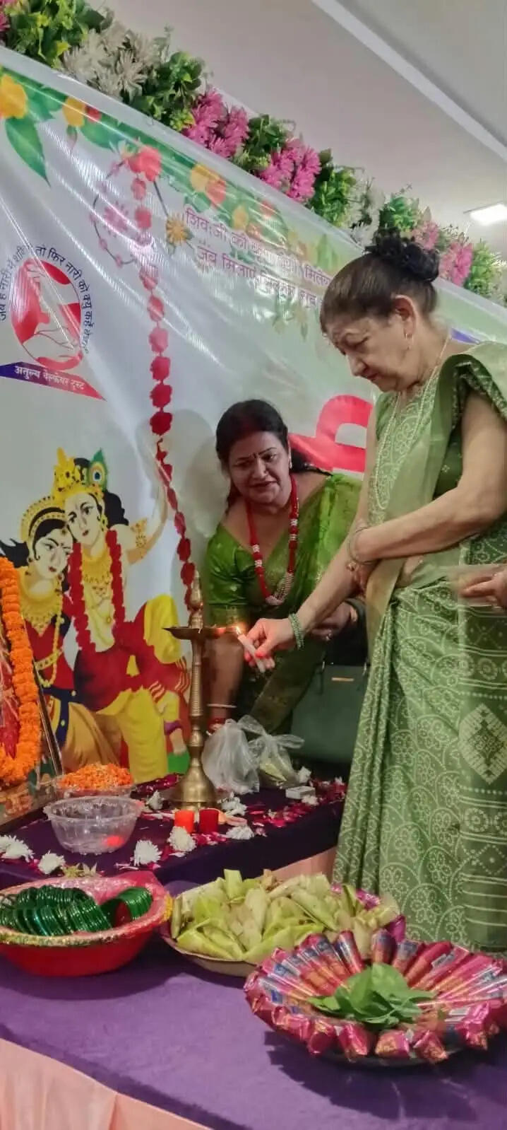 अतुल्य वेलफेयर ट्रस्ट ने मनाई हरियाली तीज, महिलाओं ने की शिव-पार्वती की पूजा