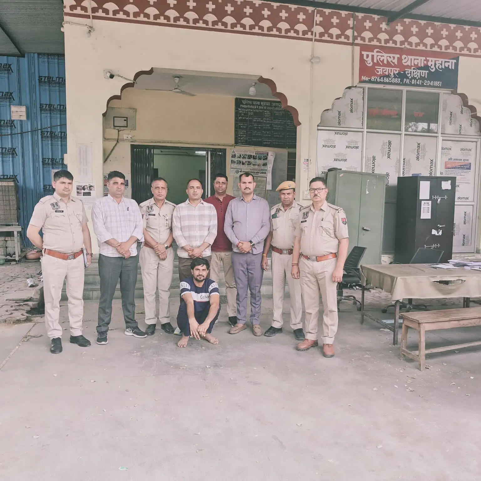 पत्नी की पीठ पर चाकू घोंपकर हत्या का प्रयास