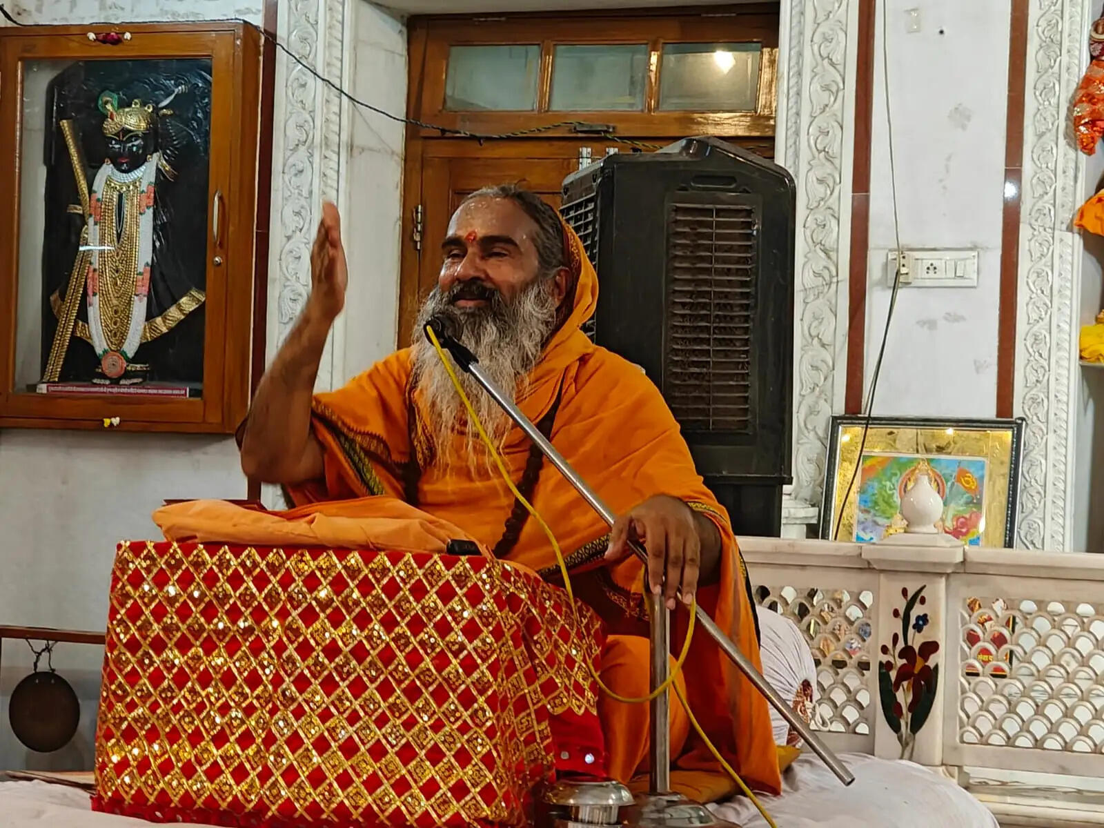 सनातन गृहस्थी में मित्र बनकर सहयोग करती है पत्नी: स्वामी विमर्शानंद गिरि