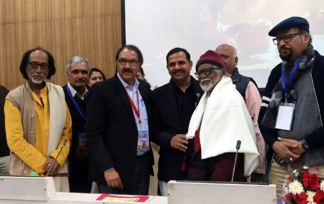 हिसार : गुरु जंभेश्वर विश्वविद्यालय के सुरभि कला उत्सव में देशभर से उमड़े चित्रकार