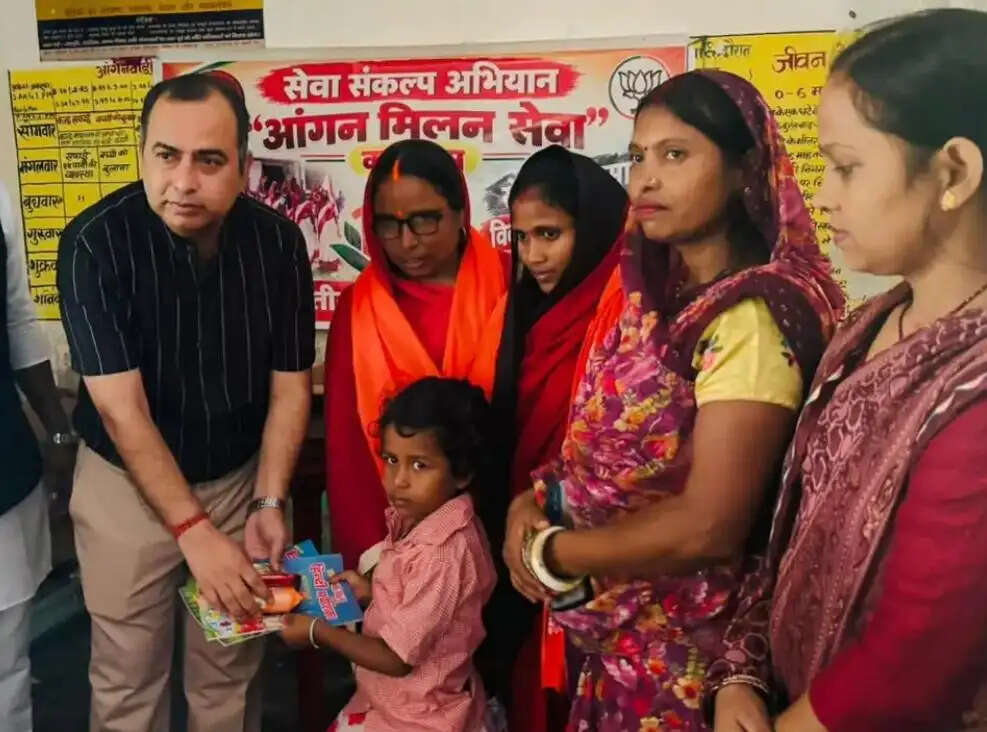 आंगन मिलन सेवा कार्यक्रम में आंगनबाड़ी सेविका-सहायिकाएं सम्मानित