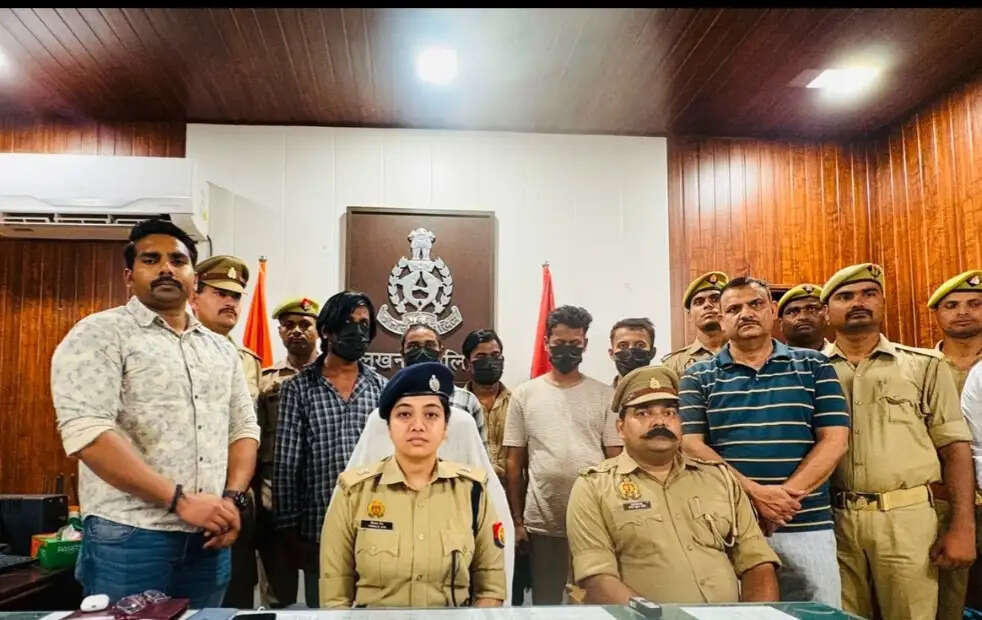 मोबाइल चोरी कर यूपीआई से रकम उड़ाने वाले गिरोह के पांच गिरफ्तार