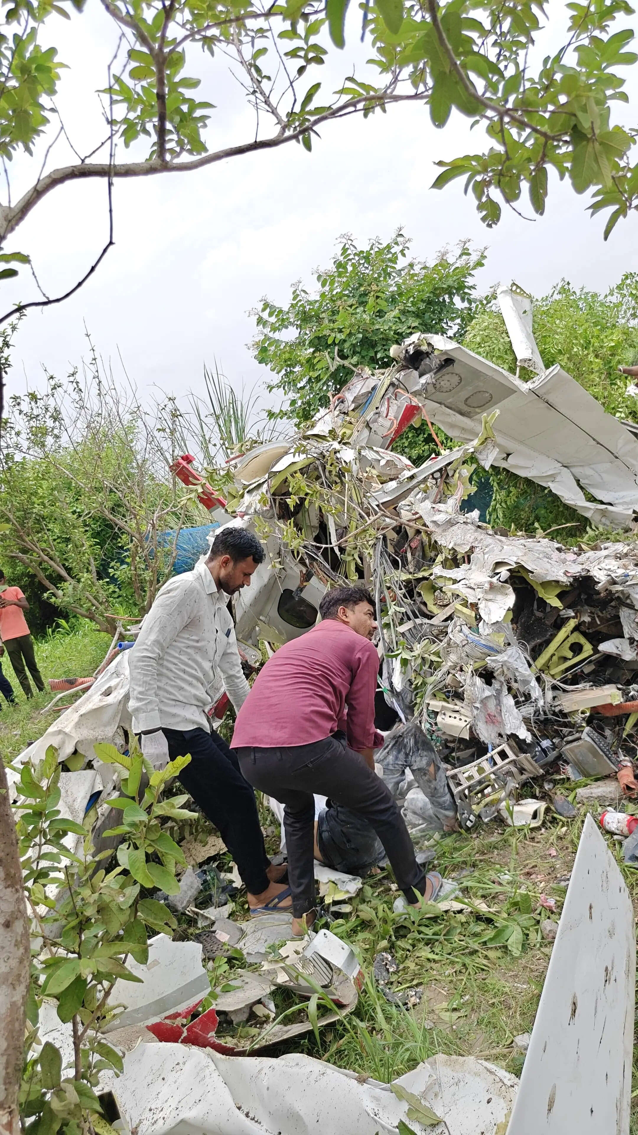 कानपुर ब्रेकिंग : गंगा बैराज पर ट्रेनिंग एयरक्राफ्ट गिरा