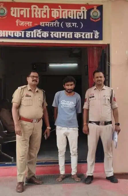 लिफ्ट मांगकर दोस्ती, फिर माेटरसाइकिल लेकर फरार