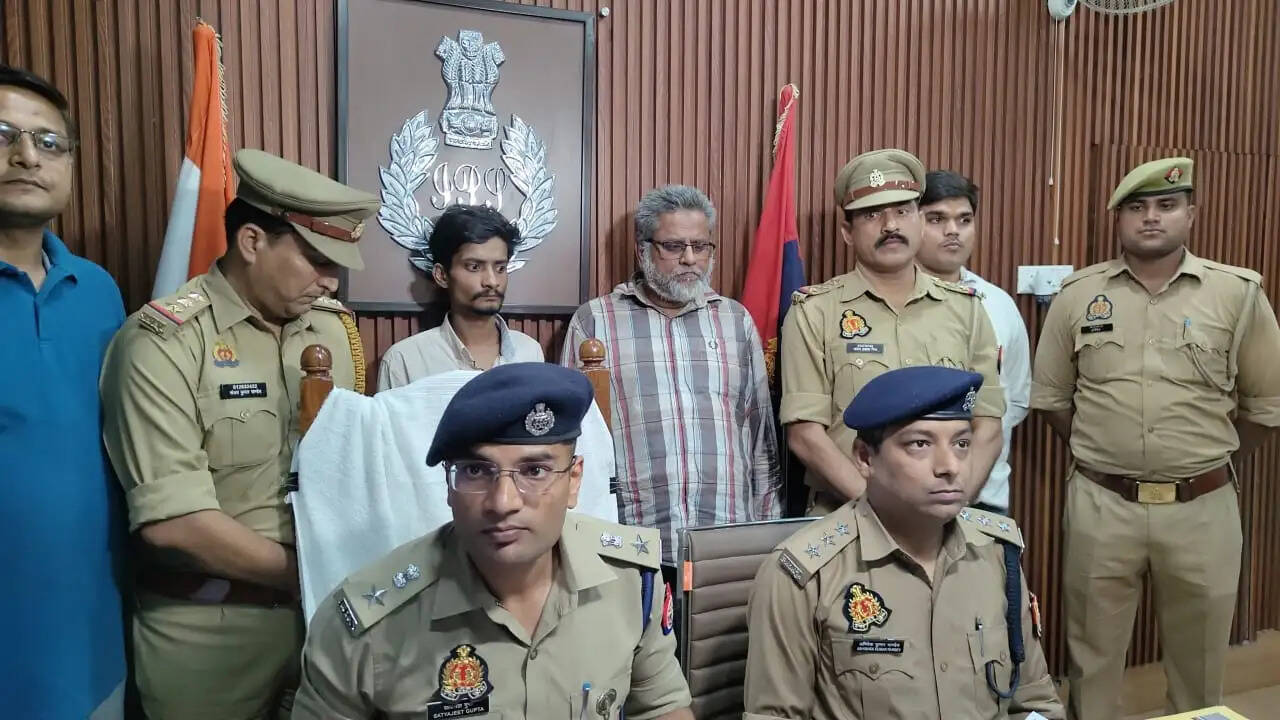 कानपुर में फर्जी फर्म बनाकर 1600 करोड़ रुपये की धोखाधड़ी, पिता-पुत्र गिरफ्तार