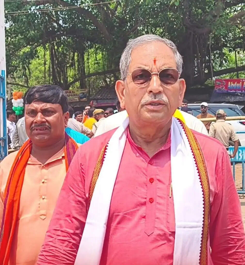 खड़गपुर में भाजपा प्रत्याशियों ने दाखिल किए नामांकन पत्र