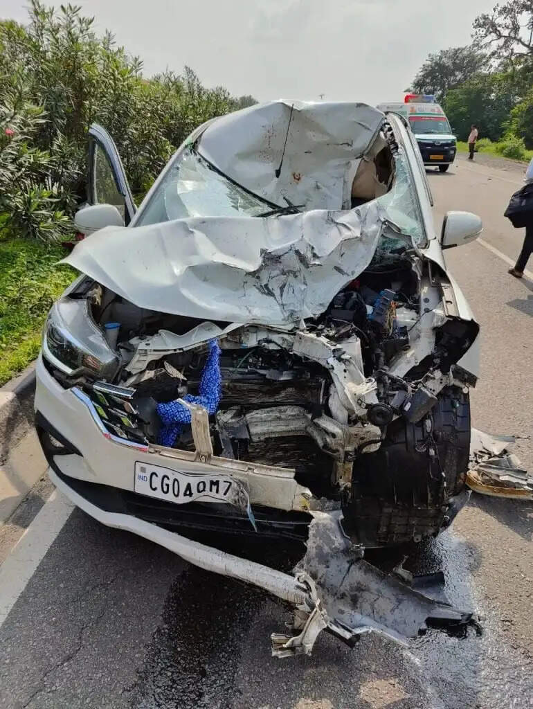कोरबा : कार और माेटरसाइकिल में जोरदार भिड़ंत, दाे की मौके पर मौत, तीन गंभीर रूप से घायल