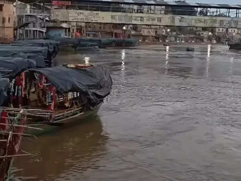 बारिश के बाद चित्रकूट में मंदाकिनी का जलस्तर फिर बढ़ा, डूबीं घाटों की सीढ़ियां, मप्र-यूपी प्रशासन सतर्क