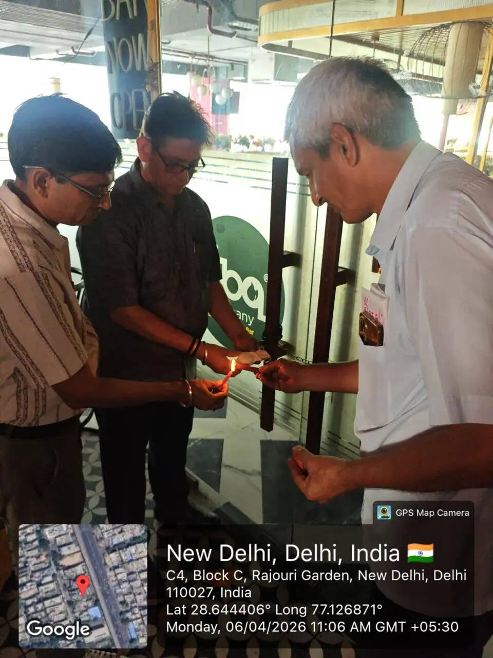 एमसीडी ने पश्चिम क्षेत्र में बिना स्वास्थ्य लाइसेंस चल रहे दो प्रतिष्ठानों को किया सील