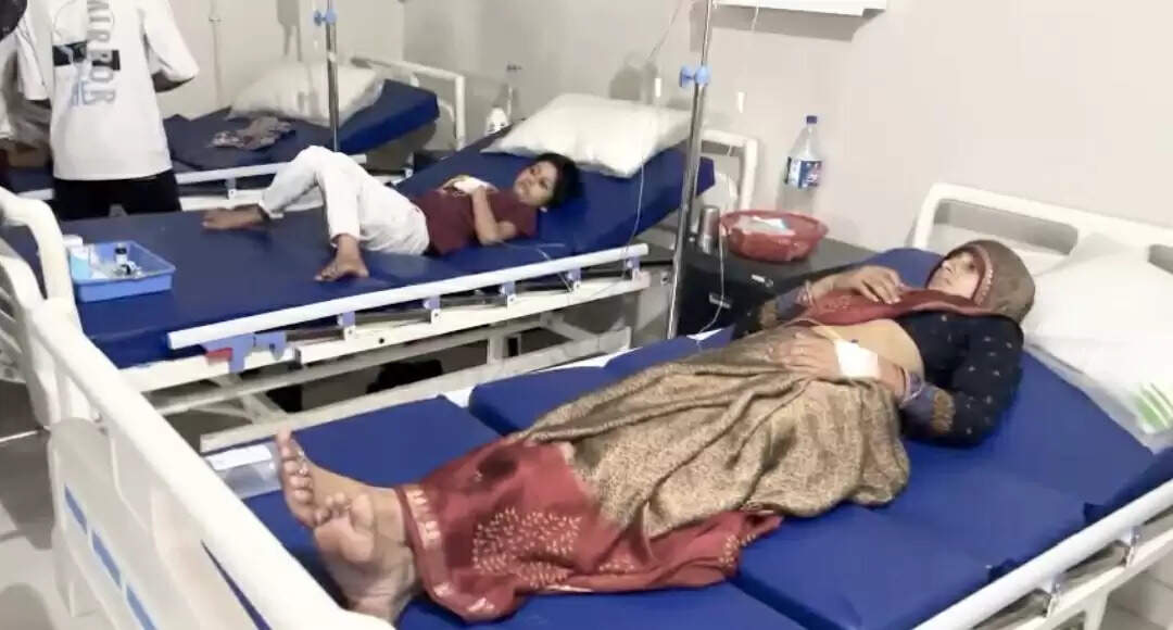 समोसा-जलेबी खाने से परिवार फूड पॉइजनिंग का हुआ शिकार, दुकानदार के खिलाफ शिकायत