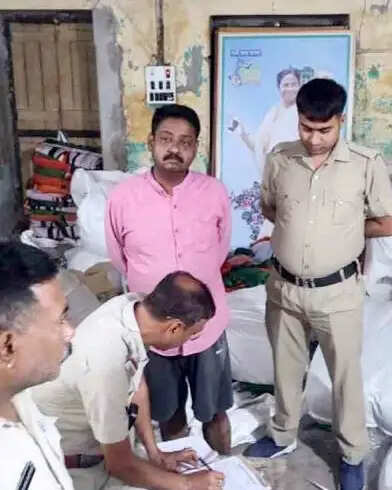 नदिया में राहत सामग्री जमा करने के आरोप में नवद्वीप नगरपालिका अध्यक्ष हिरासत में