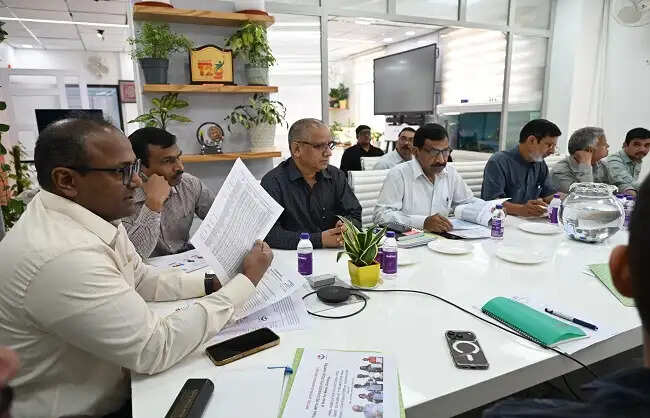 अंतिम मतदाता सूची राजनीतिक दलों के प्रतिनिधियों को सौंपी