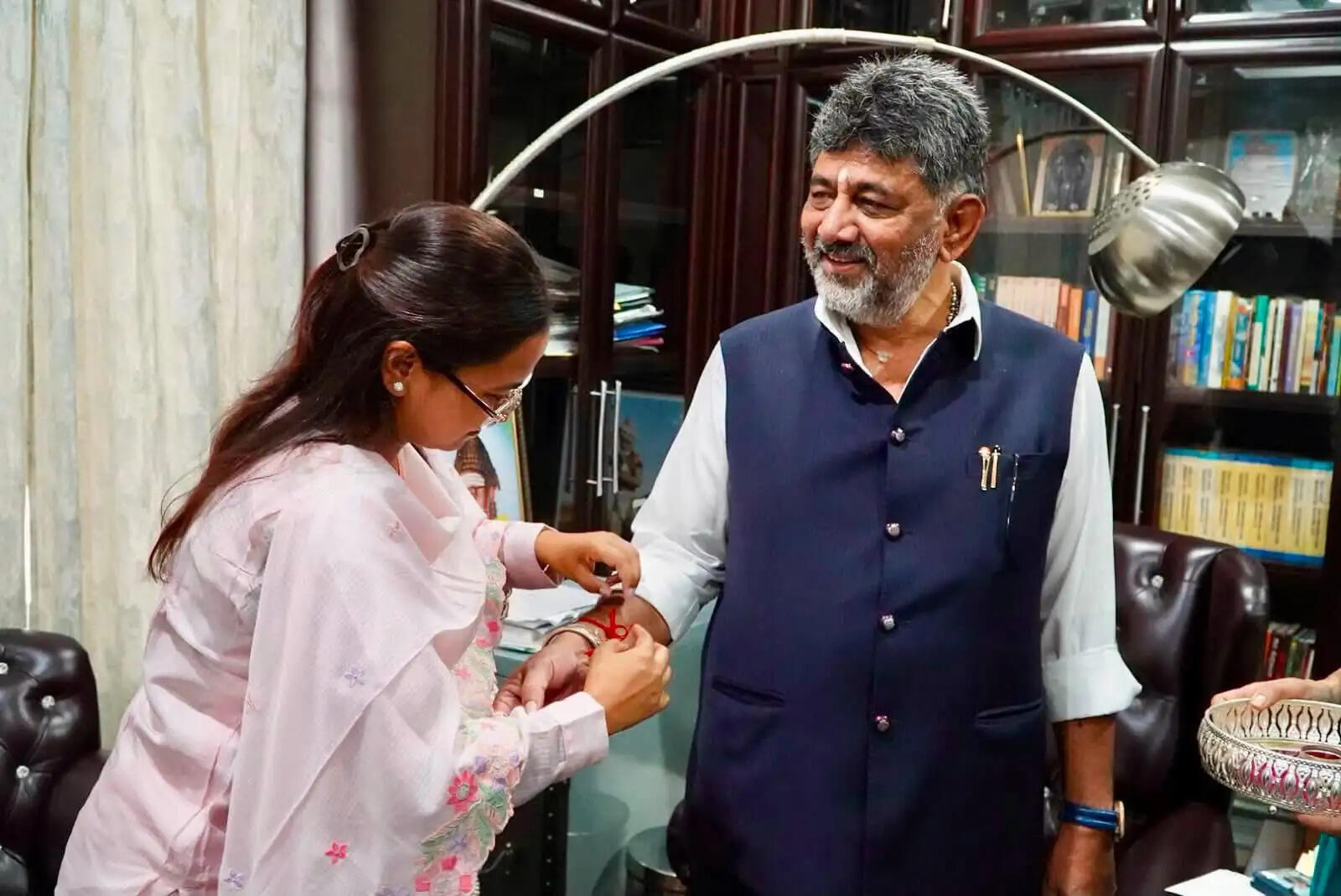 रक्षाबंधन पर कर्नाटक के मुख्यमंत्री और गृह मंत्री से मिलीं मंत्री शिल्पी नेहा तिर्की