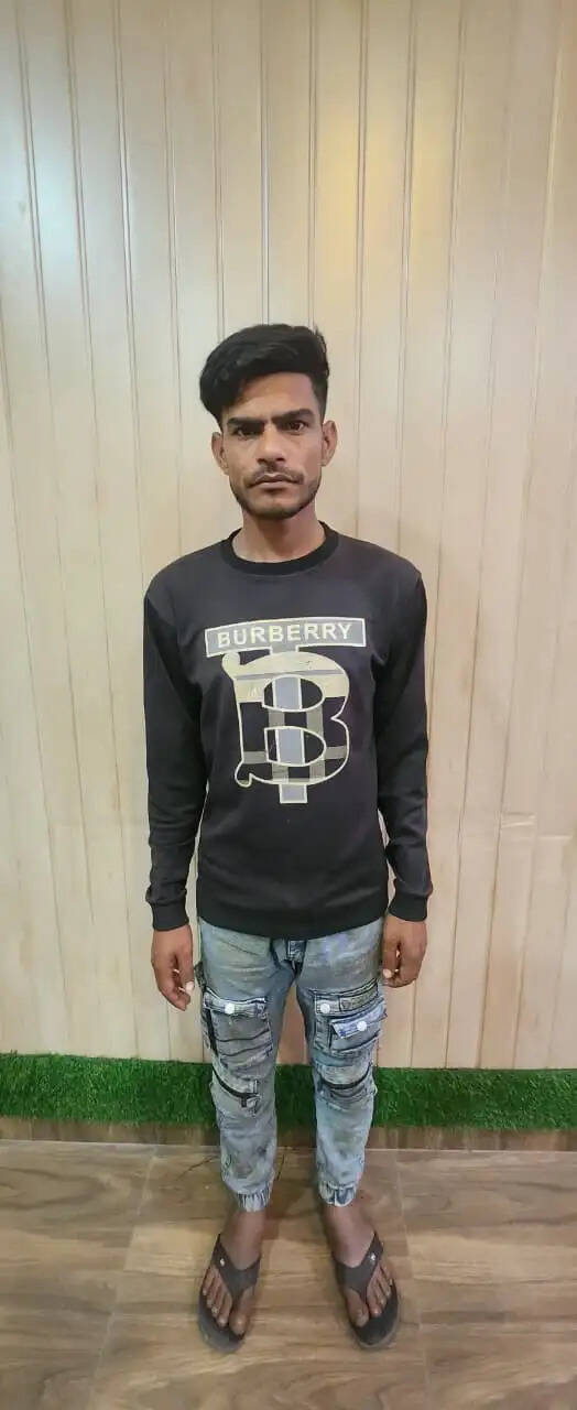 एसटीएफ टीम ने पचास हजार के इनामी अंतरराज्यीय गो तस्कर एजाज को चंदौली से दबोचा