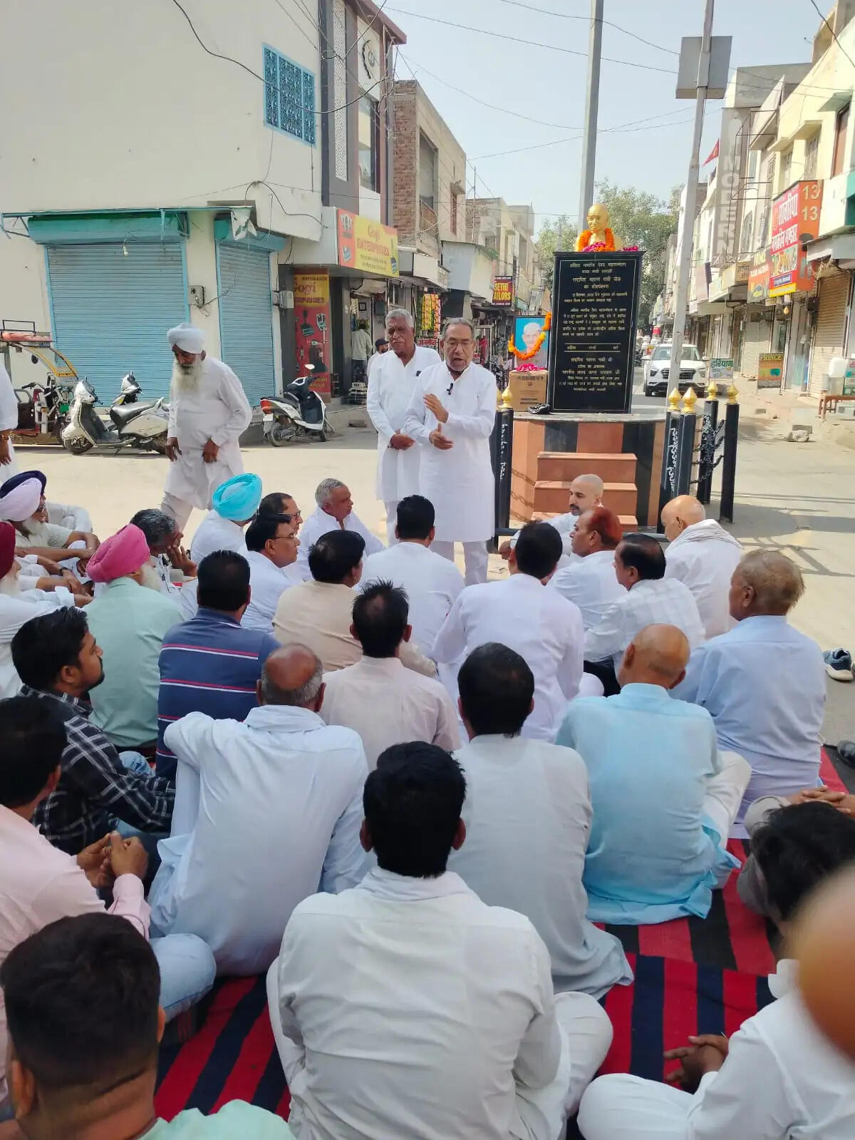 सिरसा: जयंती पर महात्मा गांधी और लाल बहादुर शास्त्री को किया नमन