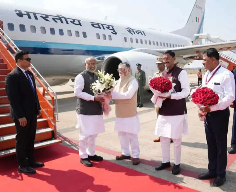 उपराष्ट्रपति सी.पी. राधाकृष्णन पहुंचे रांची, उलिहातू में बिरसा मुंडा को देंगे श्रद्धांजलि,आईआईएम के दीक्षांत समारोह में होंगे शामिल