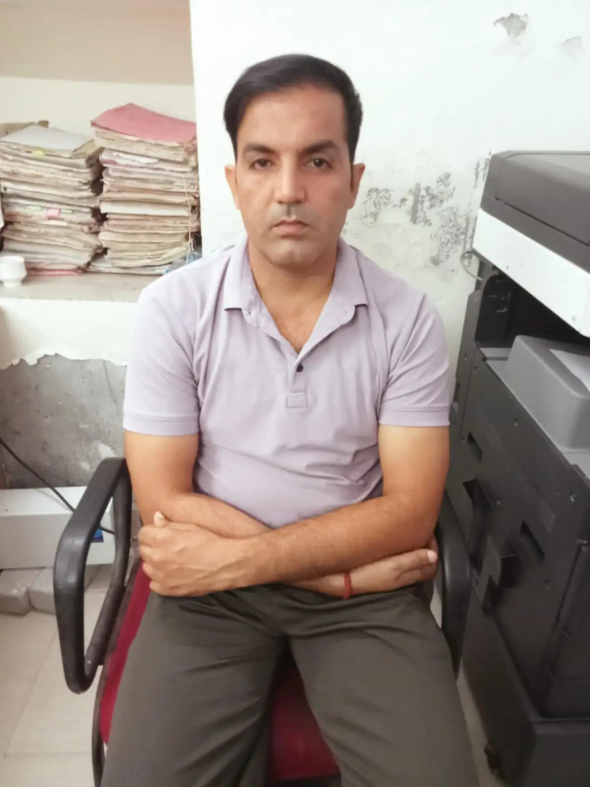 झूठे केस में फंसाने की धमकी देकर रिश्वत मांगने वाला कांस्टेबल दो हजार लेते गिरफ्तार