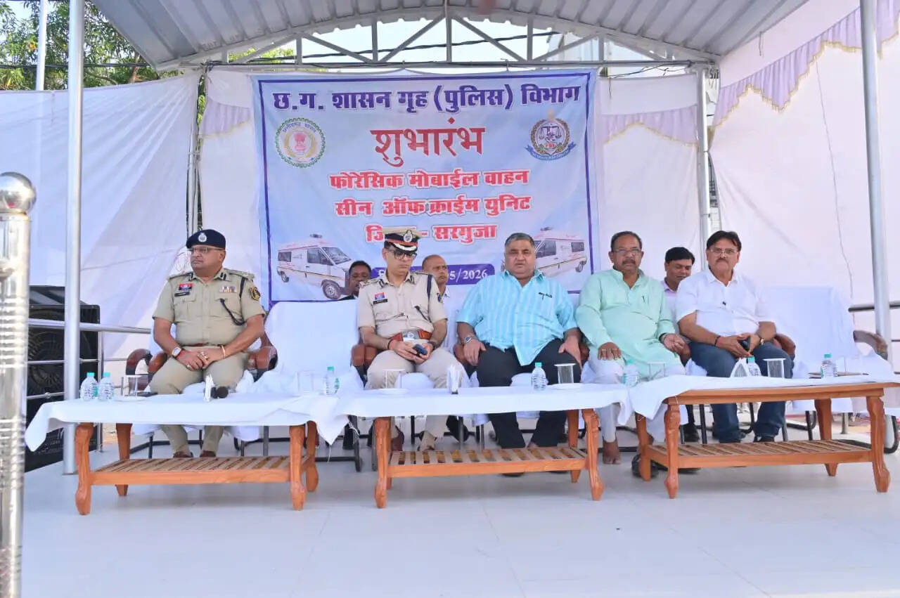 अंबिकापुर : वैज्ञानिक जांच से सशक्त होगी कानून व्यवस्था, मंत्री राजेश अग्रवाल ने मोबाइल फॉरेंसिक वैन को दिखाई हरी झंडी