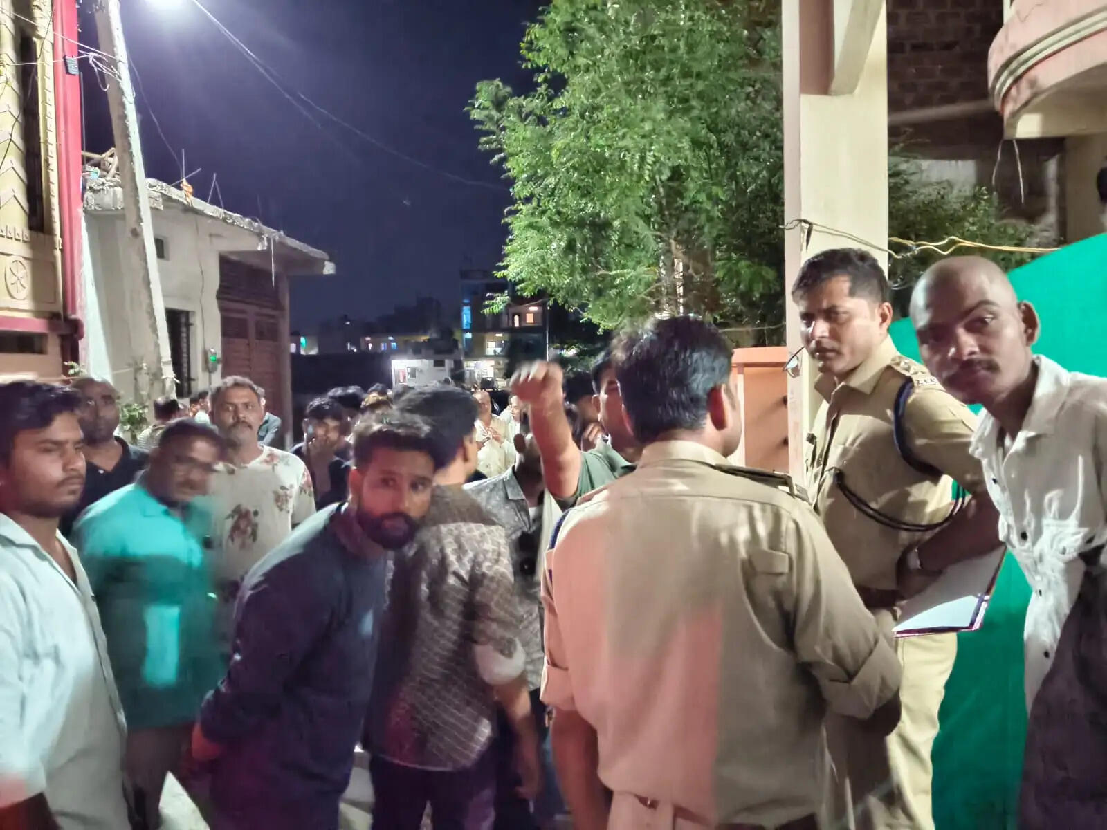 राजगढ़ःमां-बेटी की संदिग्ध मौत, मां फंदे पर लटकी मिली, बेटी का शव पानी के टेंक में मिला