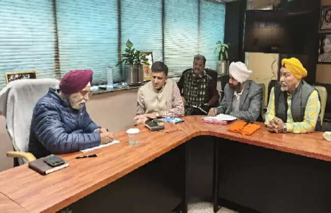महापौर ने गुरुद्वारा कमेटी के सदस्यों संग की चर्चा, मुखर्जी नगर के विकास कार्यो का लिया जायजा