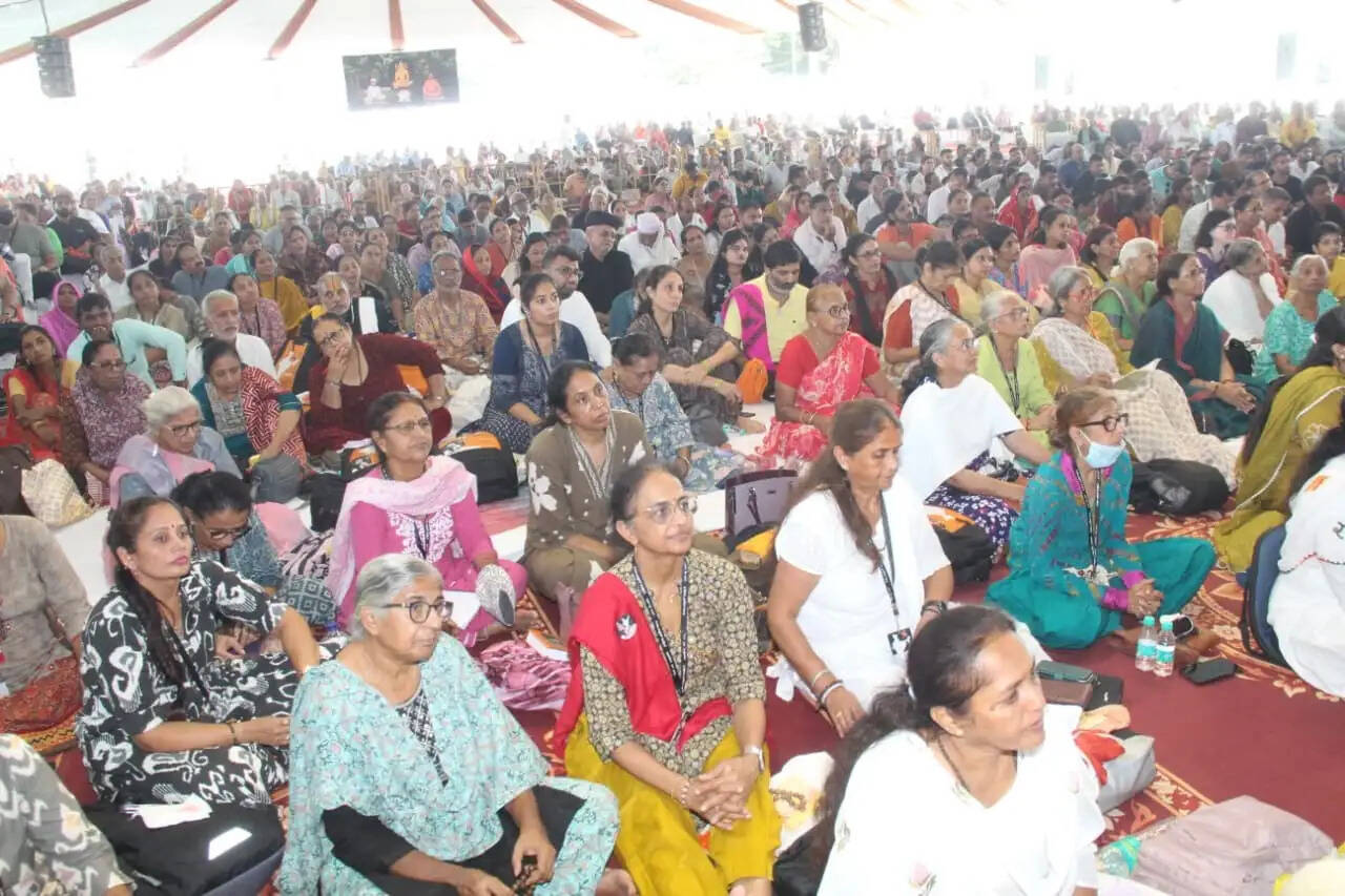 जीवन में सत्य सर्वोपरि, भगवान व भक्त के बीच कपट का पर्दा नहीं होता : मोरारी बापू