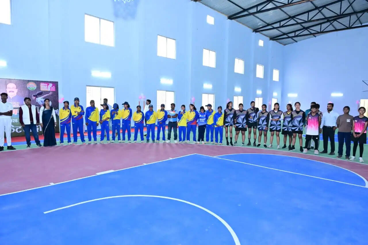 सीएम साय ने इचकेला की बेटियों का क्रिकेट किट देकर बढ़ाया हौसला, राष्ट्रीयस्तर पर चमका जशपुर