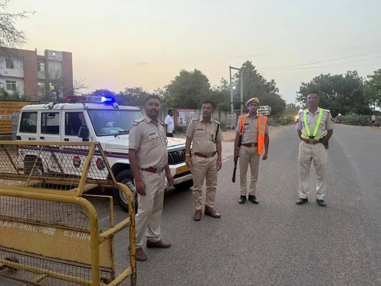 काली फिल्म और अवैध नंबर प्लेट वालों पर पुलिस का सख्त शिकंजा