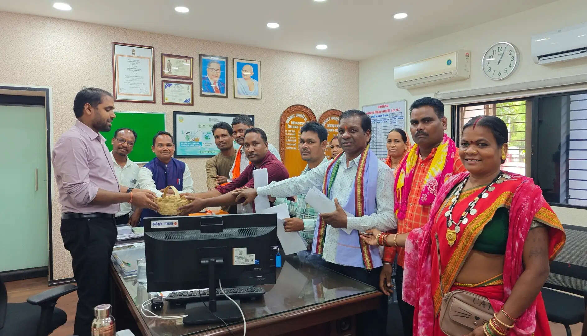 कमार समाज की समस्याओं के समाधान के लिए जिला प्रशासन प्रतिबद्ध : कलेक्टर अबिनाश मिश्रा