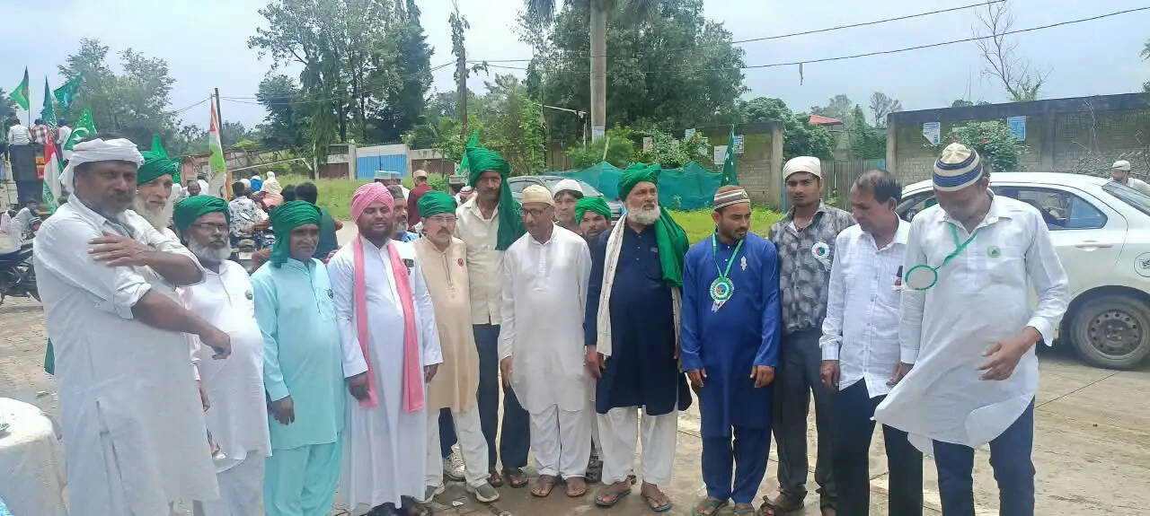 अम्बिकापुर : अकीदत और सौहार्द के रंगों में रंगा बटवाही, ईद-ए-मिलाद-उन-नबी पर निकला भव्य ‘जुलूसे मोहम्मदी’