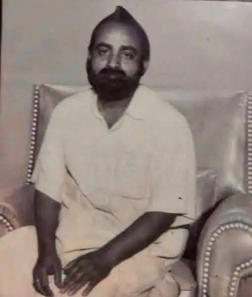 कोलकाता में सुहरावर्दी एवेन्यू का नाम बदलकर बना गोपाल मुखर्जी रोड