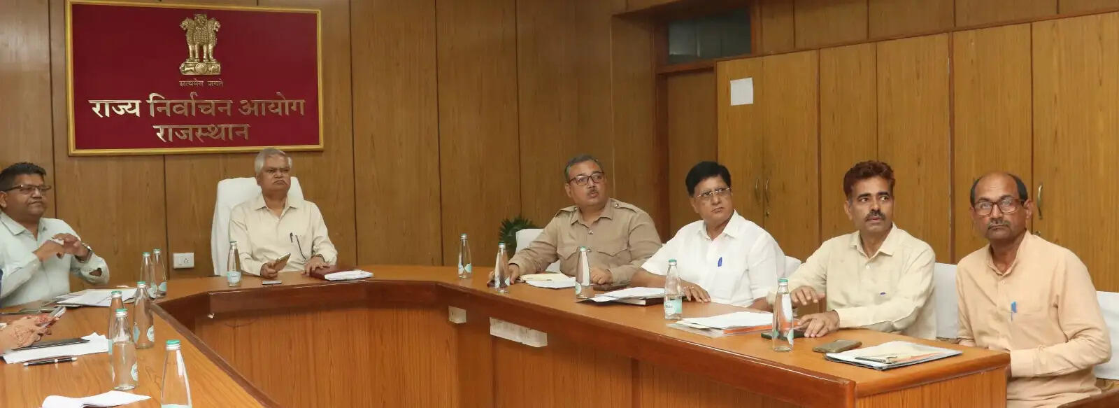 नगरीय निकाय चुनाव की तैयारियों को लेकर राज्य निर्वाचन आयोग की राजनैतिक दलों के साथ बैठक