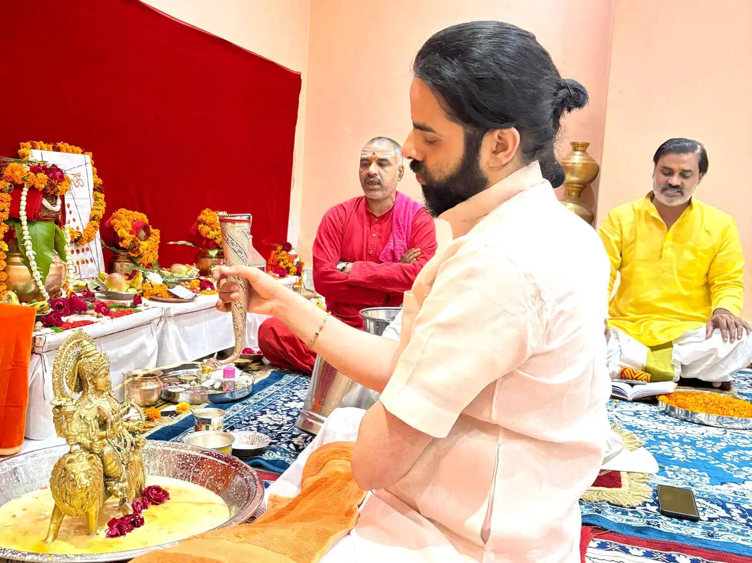 साधक को अमोघ फल प्रदान करती है मां भगवती की आराधना: महंत दास