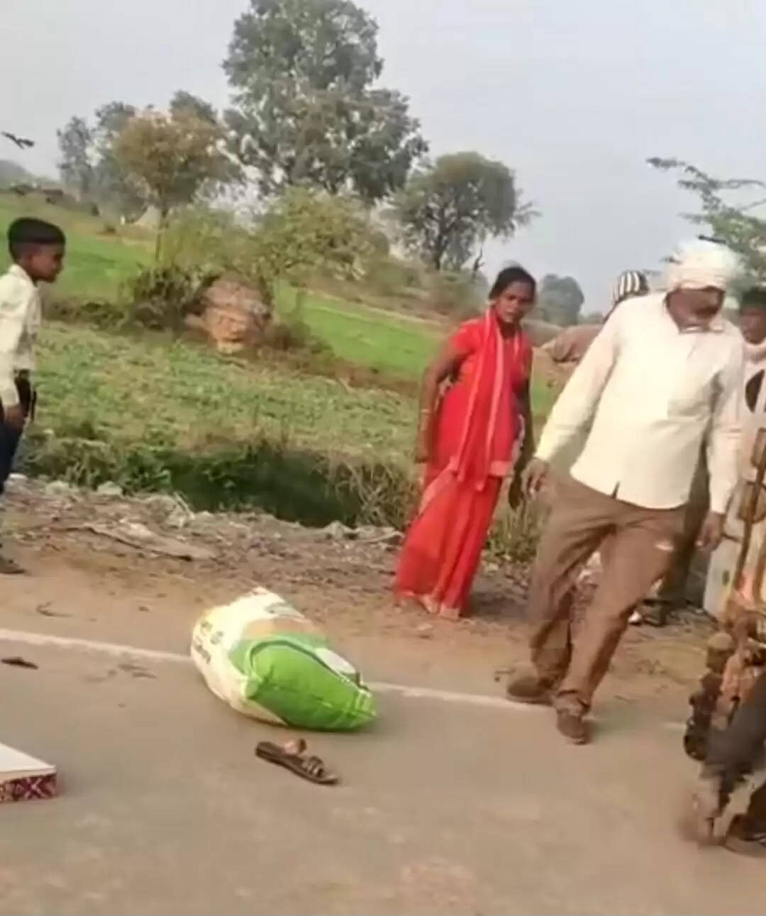 शिवपुरी : किराए को लेकर बस कंडक्टर ने महिला यात्री से की मारपीट, मामला दर्ज