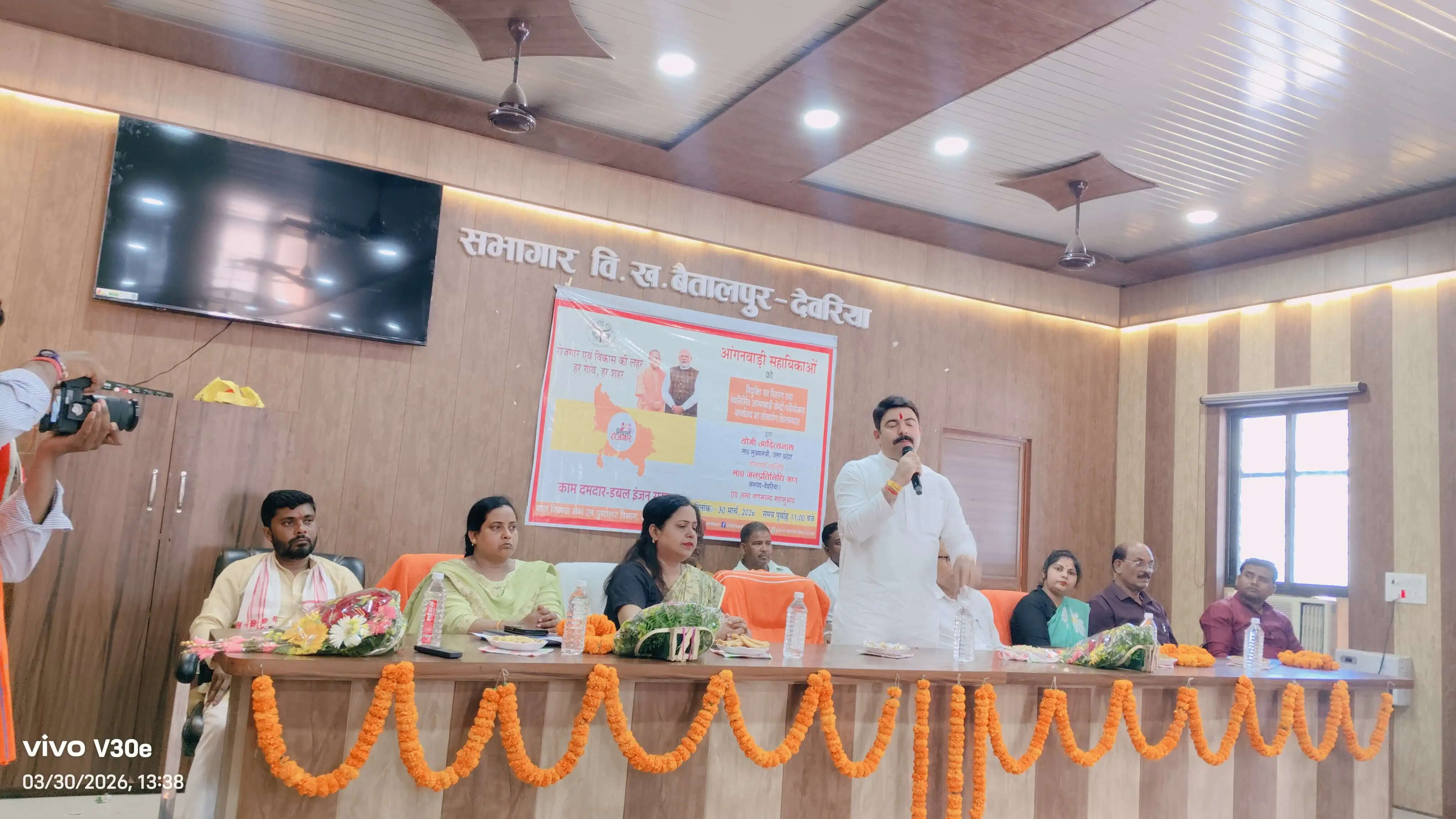 देवरिया में 41 आंगनबाड़ी केंद्रों का लोकार्पण, 89 का शिलान्यास; 576 को नियुक्ति पत्र