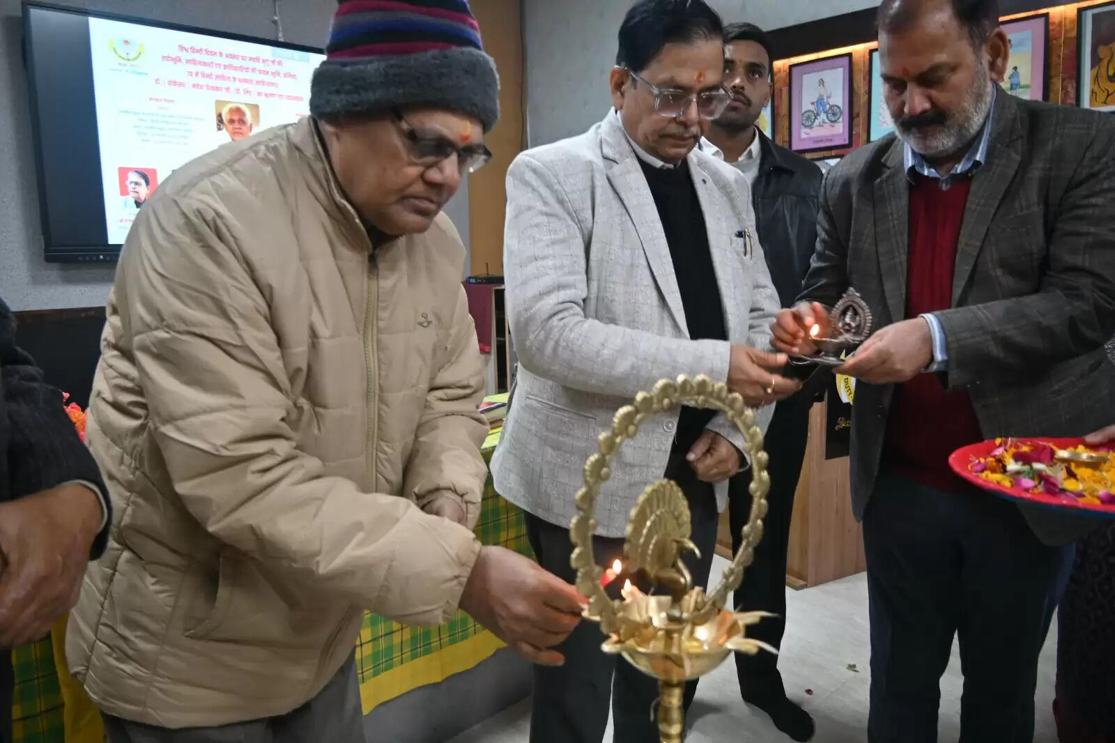 साहित्यकारों के साथ सनबीम स्कूल में मनाया गया विश्व हिंदी दिवस