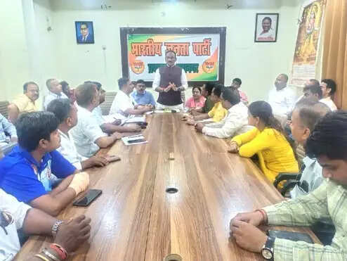 मंडल व बूथ के वरिष्ठ कार्यकर्ताओं से भी करें सम्पर्क : महानगर अध्यक्ष