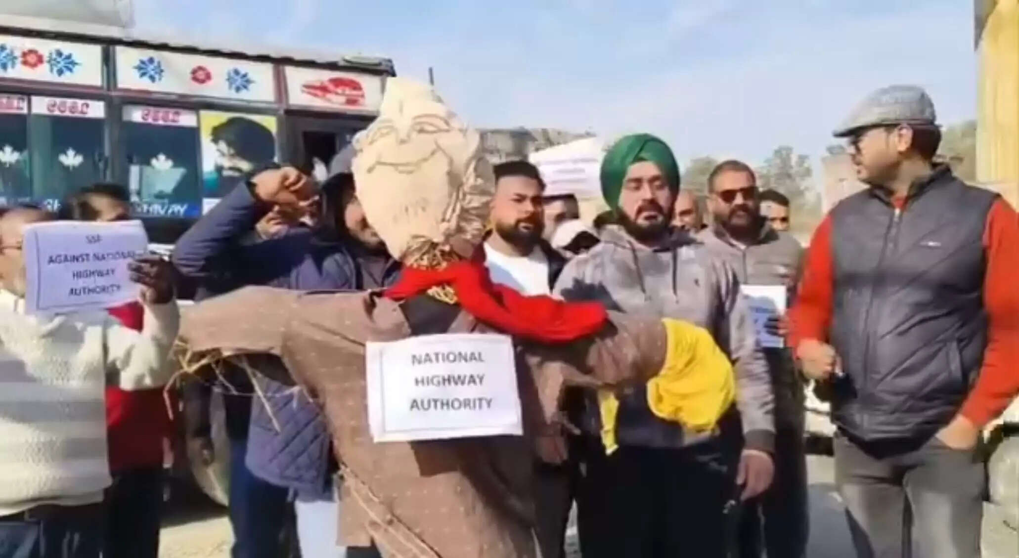 एसएसएफ ने राष्ट्रीय राजमार्ग प्राधिकरण के खिलाफ किया प्रदर्शन