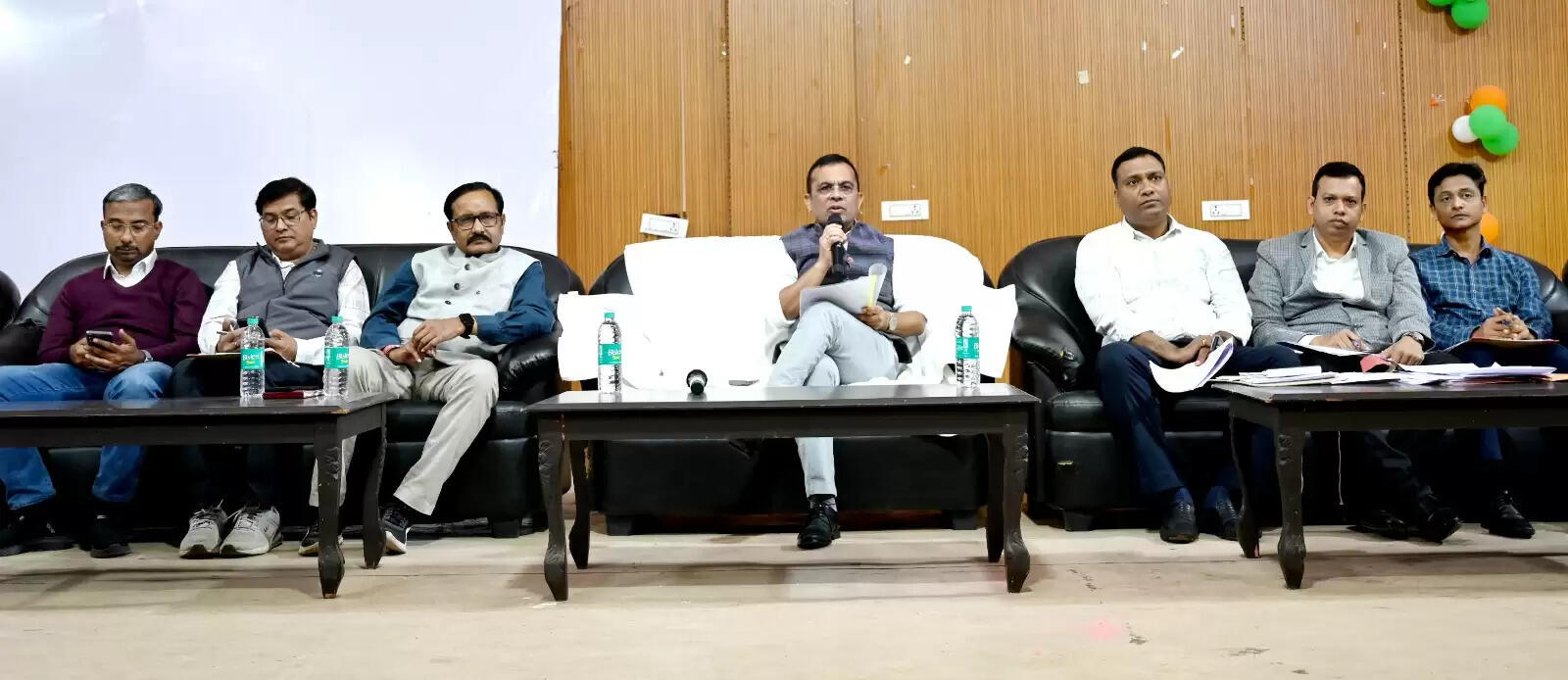 जांजगीर-चांपा : धान खरीद व्यवस्था की समीक्षा : कलेक्टर ने बैठक में पारदर्शिता और सख्त निगरानी पर दिया जोर