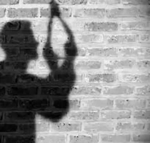 शिक्षक ने फांसी लगाकर आत्महत्या कर ली, नही मिला सुसाइड नोट बरामद