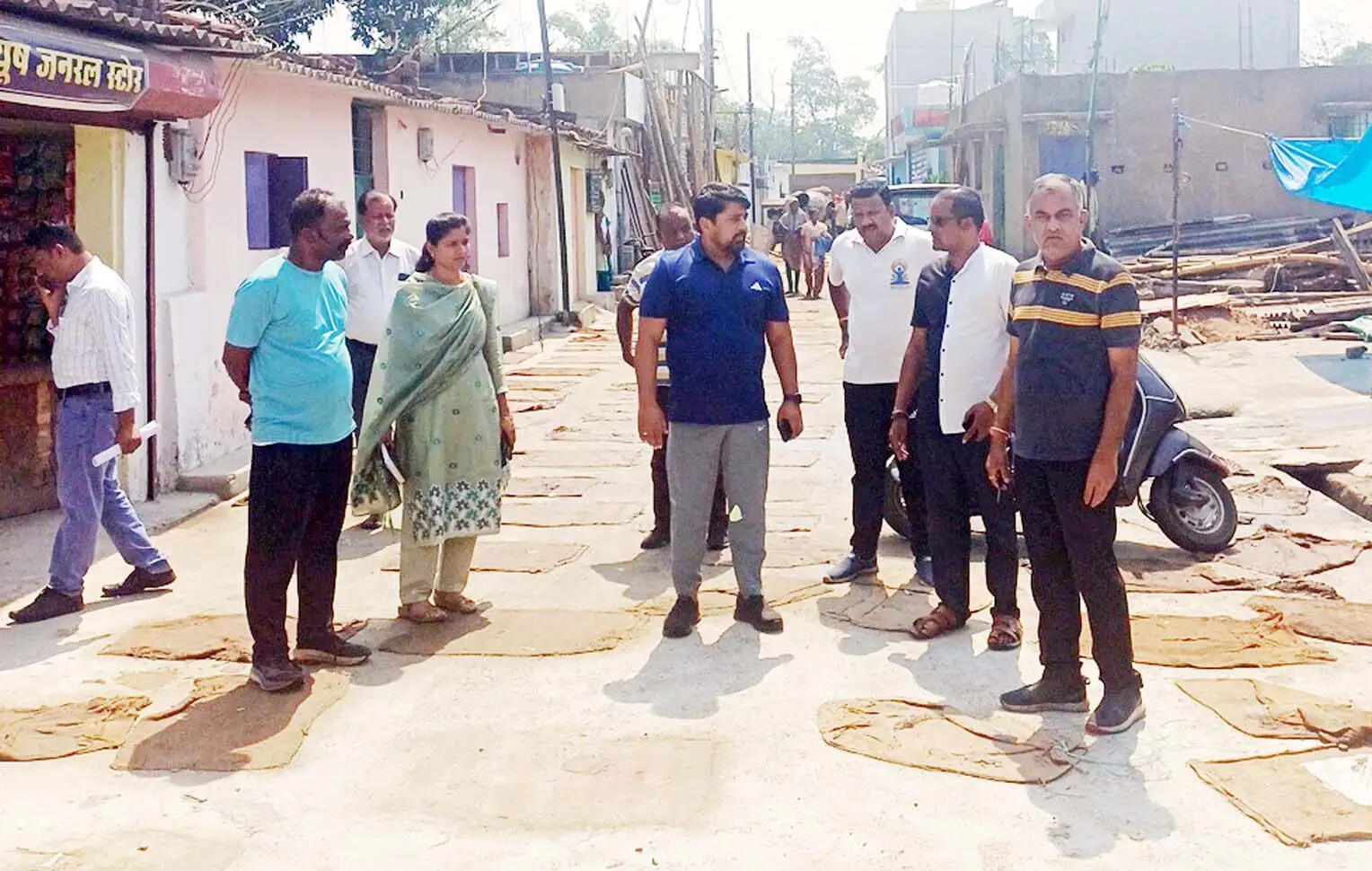शत प्रतिशत घरों से हो कचरा कलेक्शन, बरसात से पूर्व नाला नालियों की सफाई का कार्य पूरा करें - आयुक्त