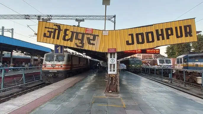 धूम्रपान करने पर दस दिन में 55 यात्रियों पर 11 हजार का जुर्माना