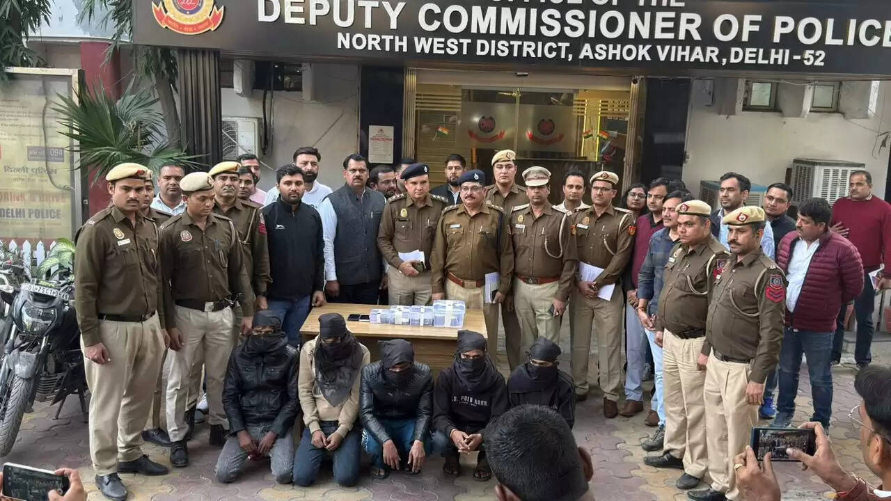 पुलिस ने डकैती के मामले में छह आरोपितों को दबोचा