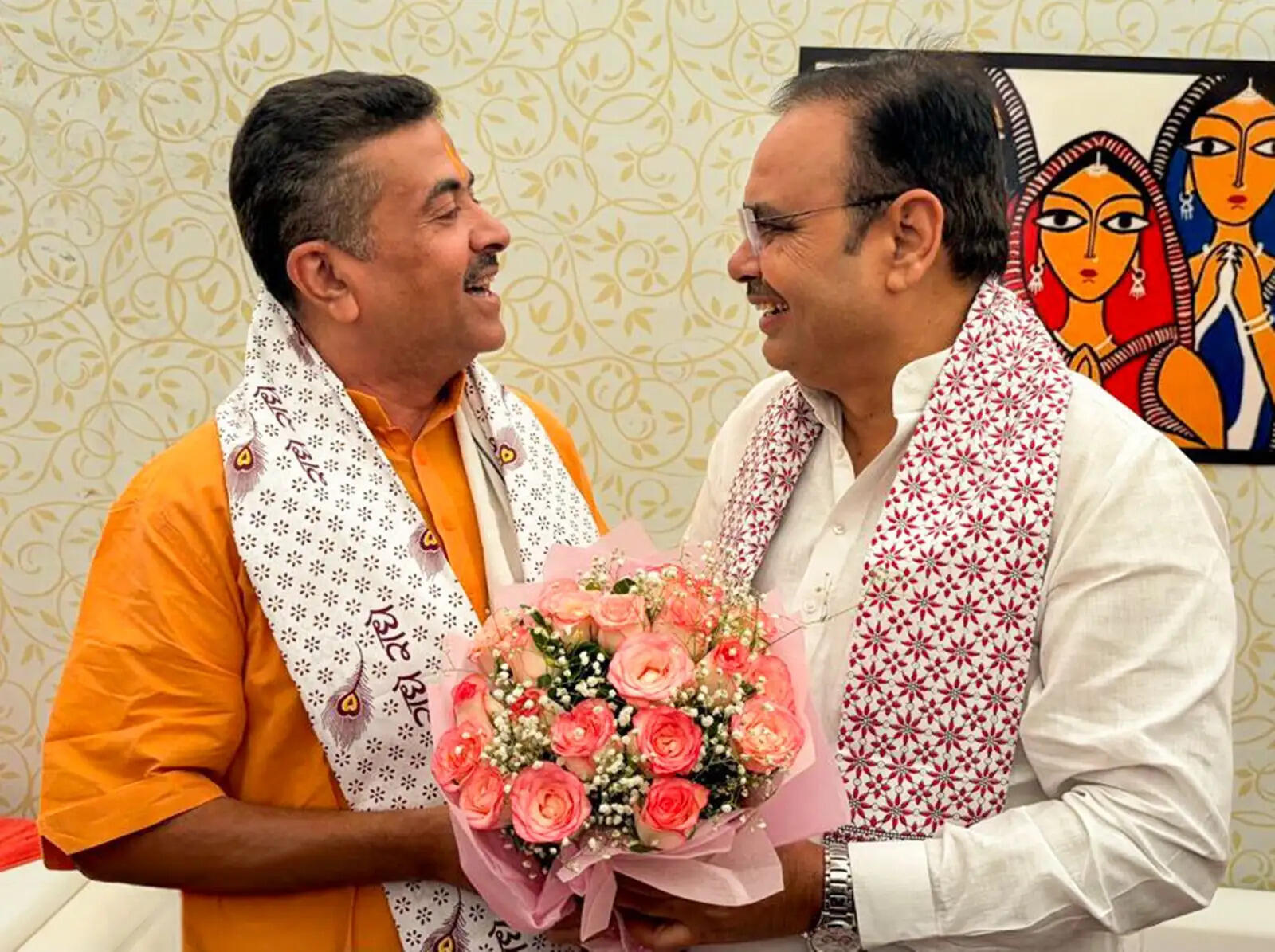 कोलकाता में पश्चिम बंगाल की नई सरकार के शपथ ग्रहण समारोह में शामिल हुए मुख्यमंत्री