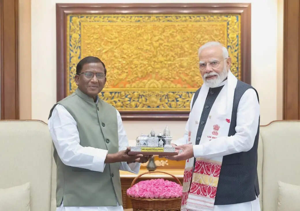 असम के राज्यपाल ने प्रधानमंत्री मोदी से की मुलाकात, दुर्गा पूजा और दशहरा की शुभकामनाएं दीं
