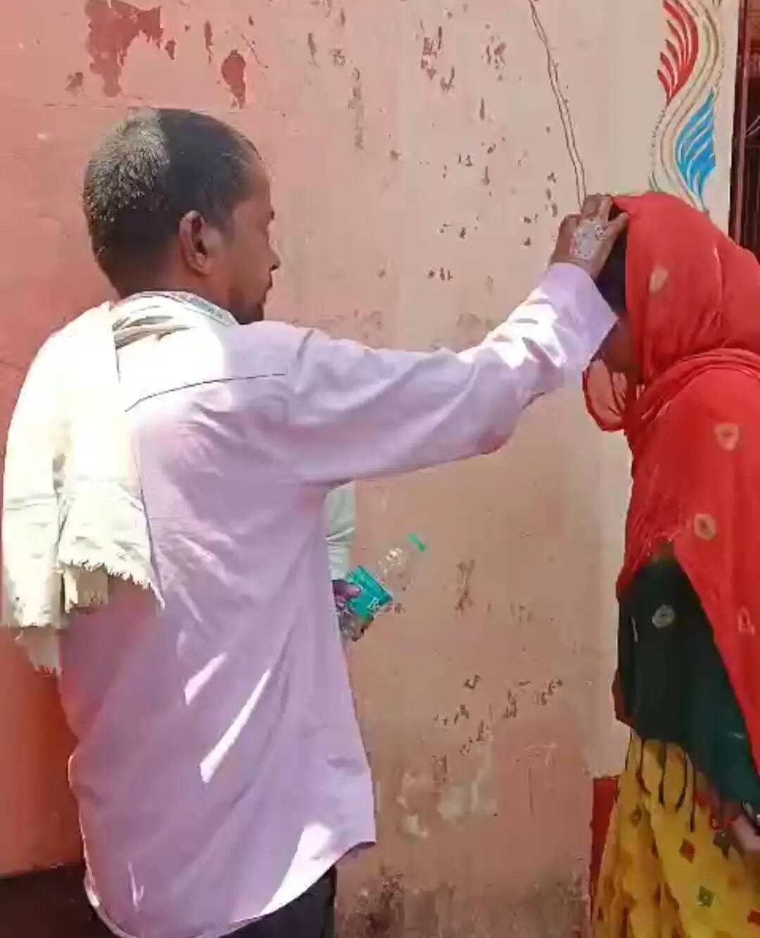 मढ़ौरा में चार बच्चों की मां ने पति की सहमति से प्रेमी संग रचाई शादी